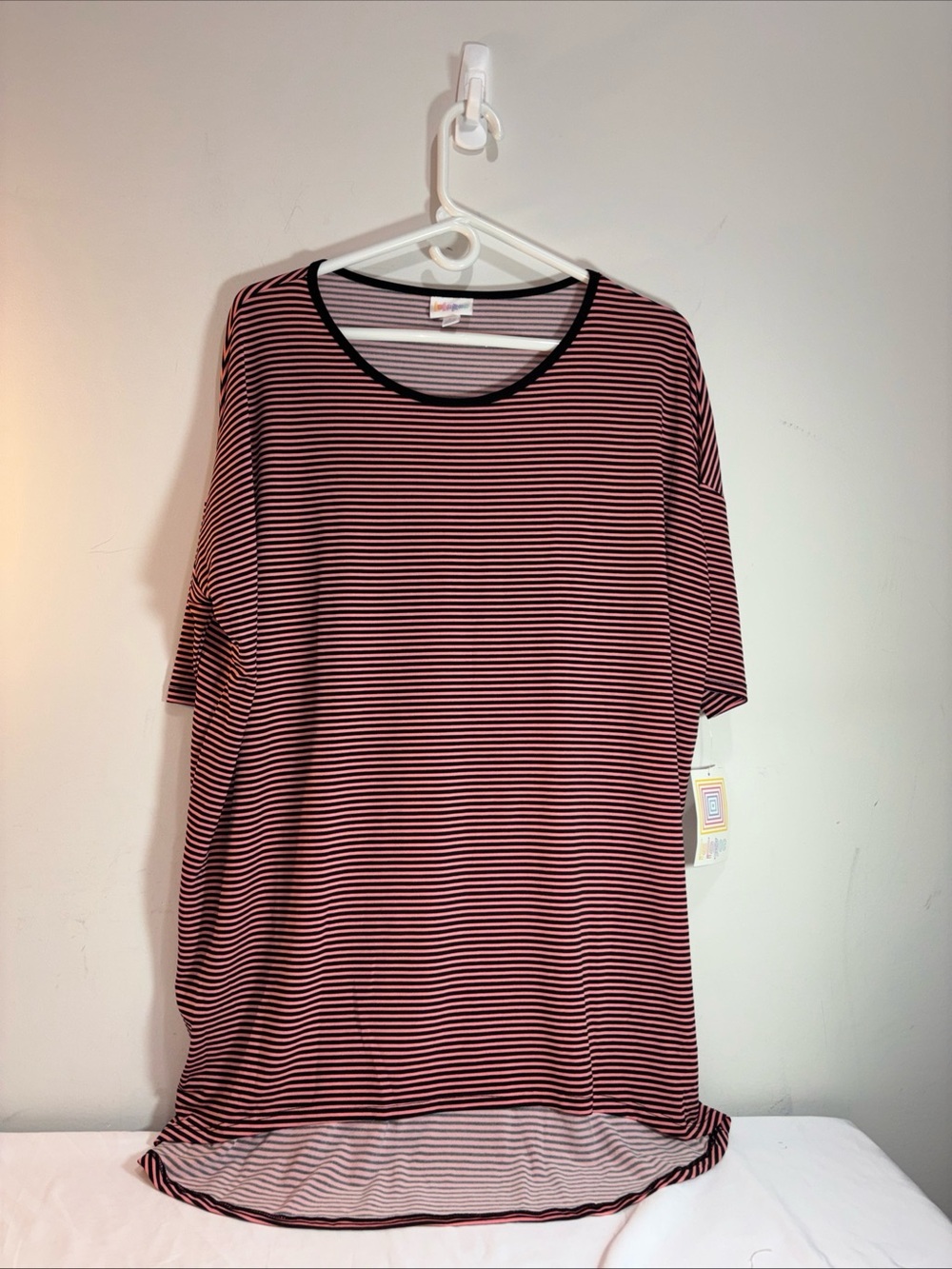 LuLaRoe NWT Striped Crew Neck Tunic - Black & Mauve Stripes. 914